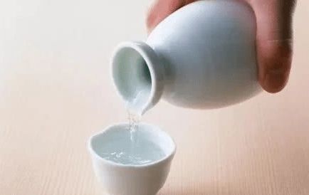 傷肝的3種酒再饞也別碰，不少人當(dāng)成寶整箱囤，專家提醒喝咖啡替代有講究